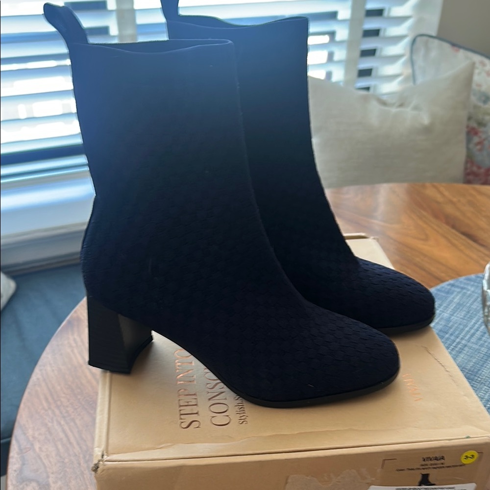 Navy Blue Heeled Boots with Block Heel and Textured Finish